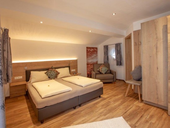 Schlafzimmer mit Doppelbett, Appartement 2 - Haus Teresa Flachau